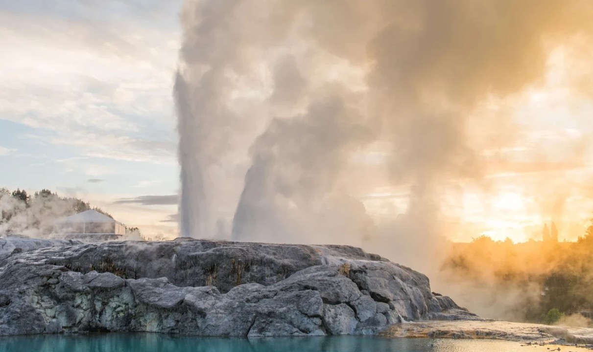Te Puia Pohutu Geyser, New Zealand